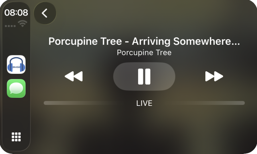 Radio Adfree CarPlay Now-Playing mit Cover, Songtitel und Künstler auf dem Auto-Display